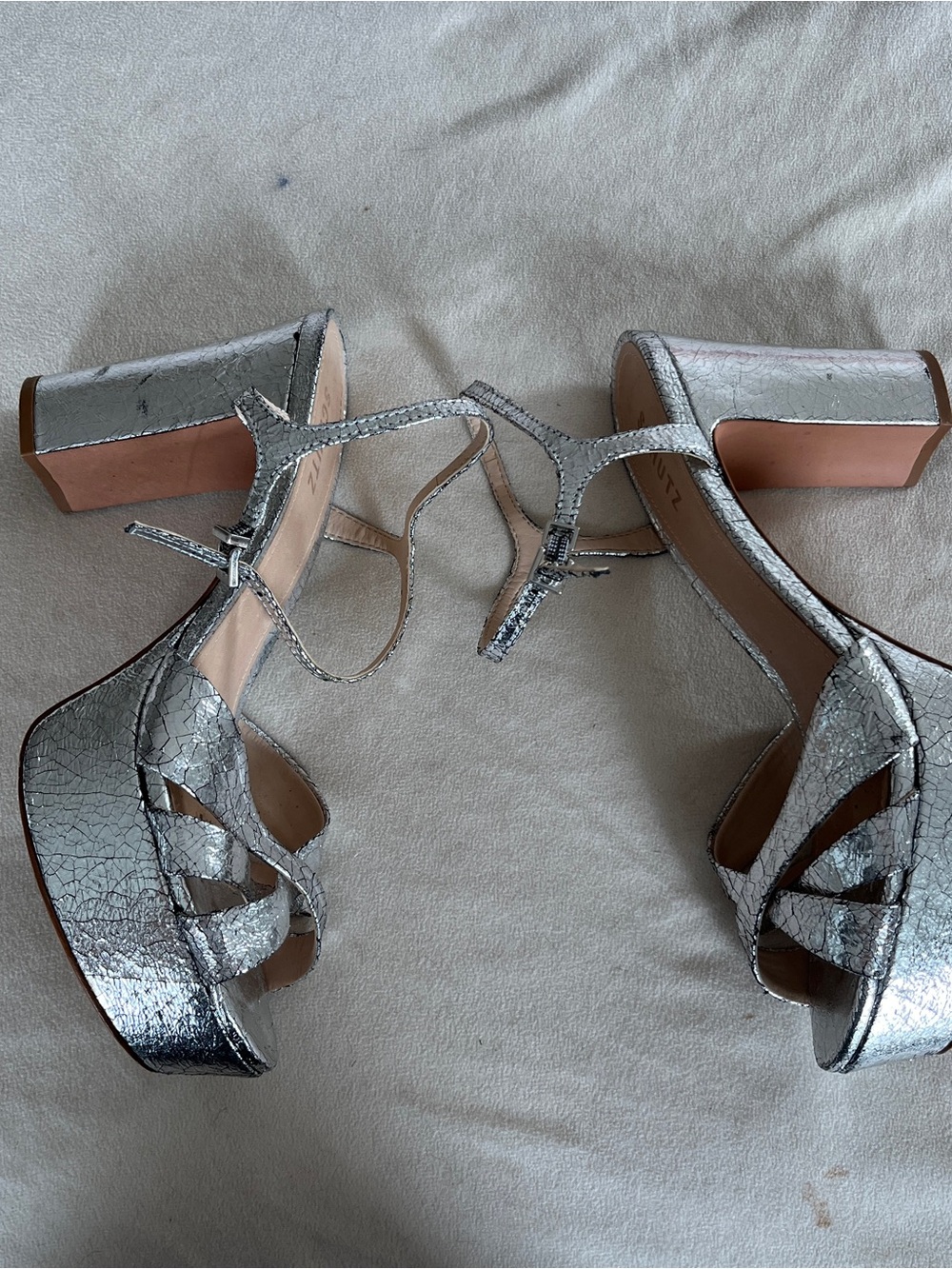 Schutz Keefa Heeled Sandal in Silver Foil Size 11 - Picture 3 of 8